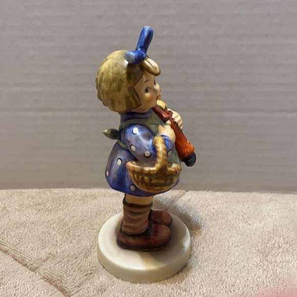 Goebel Hummel Collectors Club “What Now? ” #422 Figurine - Picture 5 of 8